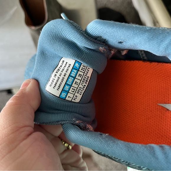 Mizuno WAVE INSPIRE 19 Running Sneakers - Picture 2 of 8